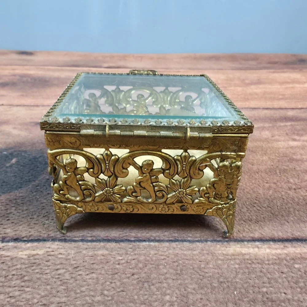 Vintage Jewelry Box Womens OS Gold Good Cherub Filigree Beveled Glass Casket